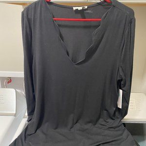 New with tags, Nine Britton Black Scallop neckline 3/4 sleeve knit top size XL